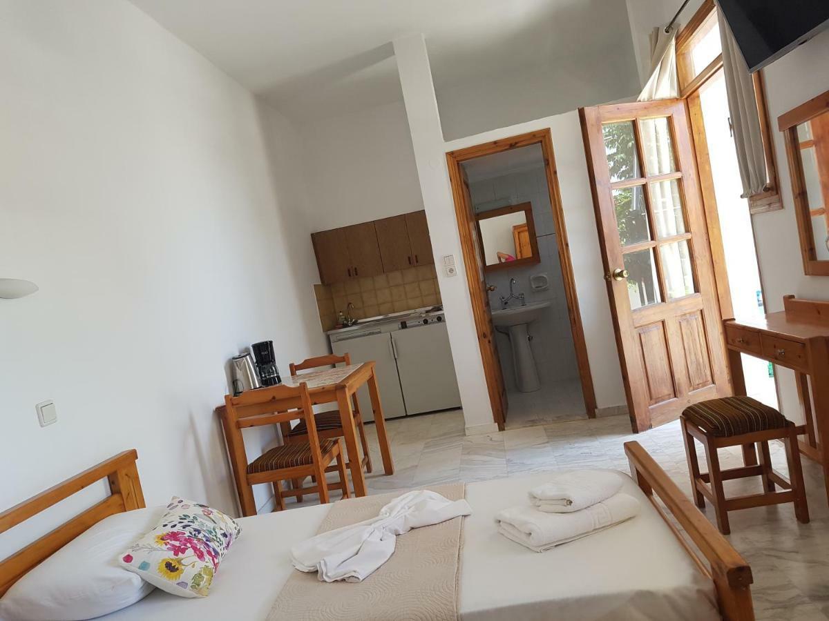Anthi Katerina Rooms Platanés エクステリア 写真